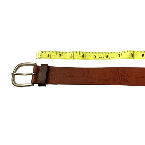 Womens Brown Skinny Leather Belt Floral Embossed 6 Holes B68 - Picture 3 of 4